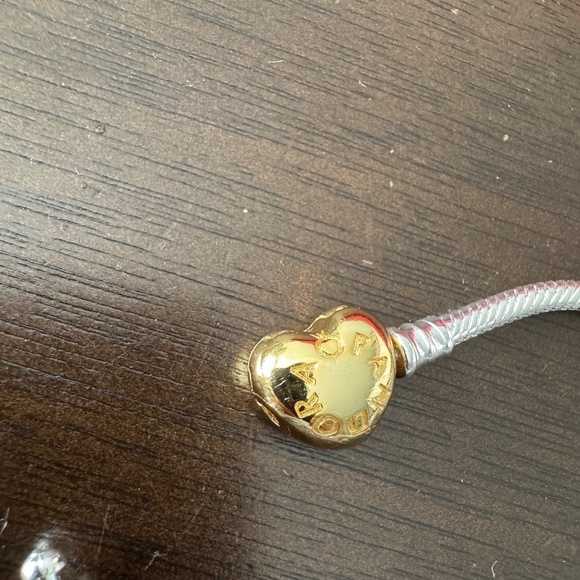 Pandora gold heard bracelet - Picture 4 of 6